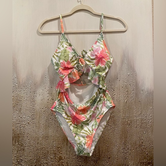 Hurley Other - NWOT Hurley Floral Cut Out Ruffled W/Lace Up Back One Piece Swimsuit - Size S